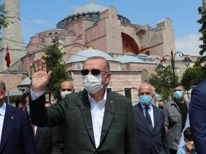 إردوغان يقوم بزيارة رمزية لآيا صوفيا هي الأولى منذ قرار تحويلها مسجدا