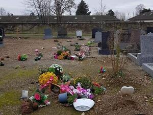 تدنيس مقبرة للمسلمين بمدينة ميلوز شمالي فرنسا