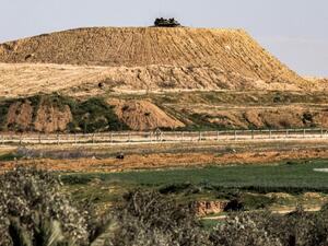 اسرائيل تقصف غزة وقواتها تتأهب بالضفة تحسبا لرد على مجزرة جنين