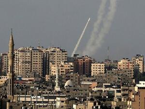 شهداء في غارات اسرائيلية على غزة أعقبت ضربة صاروخية لحماس على القدس