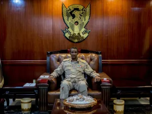 نائب رئيس المجلس العسكري بالسودان، محمد حمدان دقلو “حميدتي”