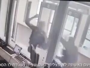 فيديو يوثق محاولة طعن جندي اسرائيلي في الخليل- فيديو