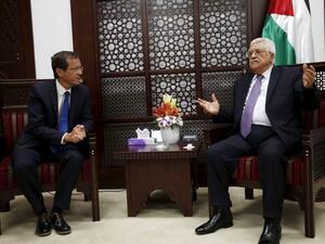 عباس يهاتف الرئيس الإسرائيلي