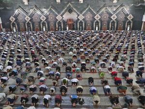 إقامة صلاة الجمعة بمساجد جاكرتا للمرة الاولى منذ شهرين