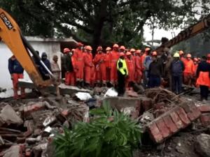 18 قتيلا في انهيار سقف خلال جنازة في الهند