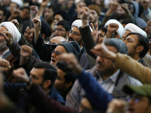 عشرات الاف الايرانيين يحيون الذكرى 41 للثورة الإسلامية