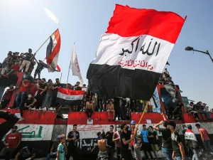 تظاهرات حاشدة في العراق في الذكرى الاولى "للثورة"