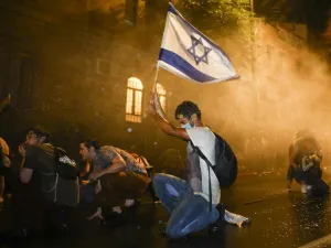 تصاعد التظاهرات المطالبة برحيل نتانياهو بسبب الفساد والفشل في احتواء الوباء