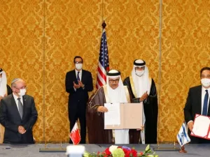 اسرائيل والبحرين توقعان إعلانا مشتركا لإقامة علاقات دبلوماسية كاملة