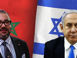 رئيس الوزراء الاسرائيلي بنيامين نتنياهو (يمين) وملك المغرب محمد السادس