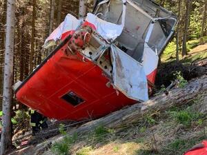 إيطاليا: 12 قتيلاً إثر سقوط مقصورة "تلفريك" عن ارتفاع 300 متر