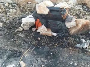 احدى العبوات المتفجرة التي تمكن اهالي قرية كفر قدوم من تصويرها قبل ان يأتي الجنود الاسرائيليون ويزيلوها من المكان