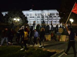 رئيس قرغيزستان يؤكد أنه يسيطر على الوضع في البلاد