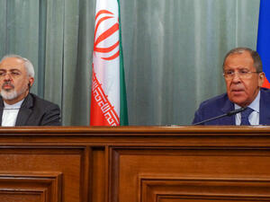 وزيرا الخارجية الروسي سيرغي لافروف (يمين) والايراني محمد جواد ظريف