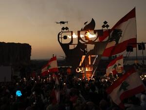 اللبنانيون يحيون الذكرى الأولى لـ"انتفاضة 17 تشرين"