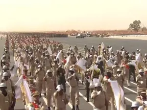 تحطم مقاتلة خلال عرض عسكري لقوات حفتر في بنغازي