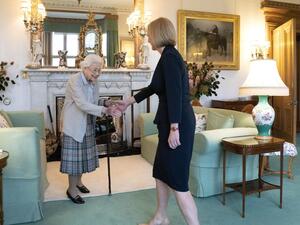 تكليف ليز تراس رسميا تشكيل الحكومة الجديدة في بريطانيا