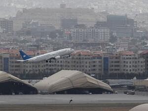 أوزبكستان تُسقط طائرة عسكرية أفغانية وواشنطن تعلق رحلات الإجلاء من كابل