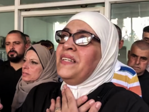 والدة الشهيد إبراهيم النابلسي تودعه بالدعاء والزغاريد