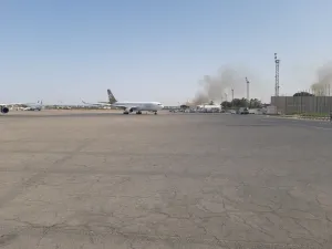 نجاة طائرة مدنية من قصف لقوات حفتر على مطار معيتيقة
