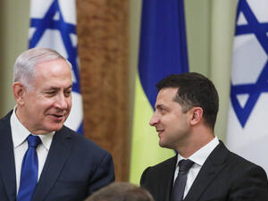 زيلينسكي يستعين بمستشارين مقربين من نتنياهو