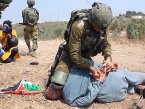 جنود اسرائيليون ينكلون بمُسن فلسطيني بالضفة الغربية