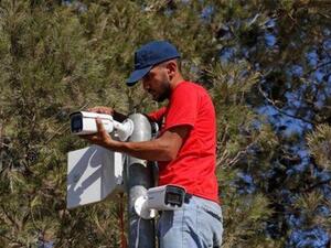 قرية فلسطينية تستعين بكاميرات المراقبة لردع وتوثيق هجمات المستوطنين