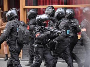 فرنسا.. صدامات عنيفة بين الشرطة وآلاف المحتجين على الغلاء