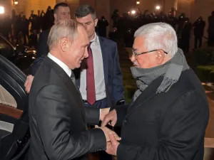 محمود عباس يستقبل بوتين في بيت لحم