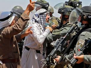 إصابة عشرات الفلسطينيين خلال قمع إسرائيل تظاهرات منددة بالاستيطان