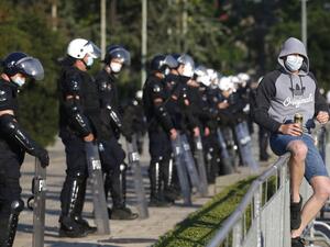 مواجهات بين الشرطة الصربية ومحتجين على حظر التجول لاحتواء كورونا