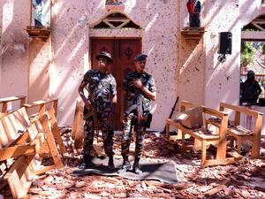 دمار داخل احدى الكنائس التي استهدفتها التفجيرات