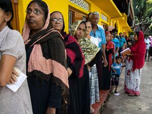 يعتبر تصويت أقليتي التاميل والمسلمين مهما في الانتخابات التي تشهد منافسة شديدة