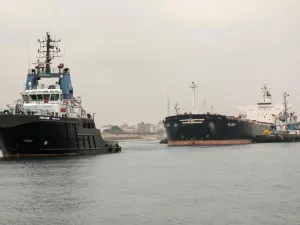 مصر تنفي جنوح سفينة جديدة في قناة السويس