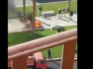 رجل يشعل النار في نفسه بميدان التحرير في القاهرة