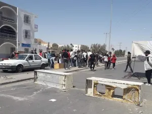 الشرطة التونسية تفرق محتجين حاولوا دخول مقر حكومي في تطاوين