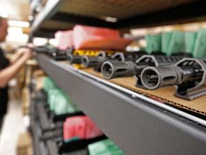 الاميركيون يتهافتون على شراء الاسلحة في ظل تفشي كورونا