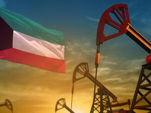 الكويت والسعودية تعلنان استئناف إنتاج النفط من حقل مشترك