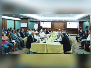 The meeting was attended by Ambassador of Argentina to Qatar HE Carlos Hernandez as well as a number of Qatari businessmen and representatives of local companies specialized in these sectors. 