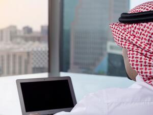 حل ثالثا قطاع الخدمات باستثمارات نحو 131 مليون دينار من خلال 91 مليون ورقة مالية