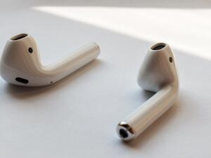 Mac, iPad and accessories, plus marked improvement in China, help revenue grow again after 2 quarters of dips.