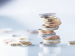 أعلنت السعودية والإمارات تقديم حزمة مشتركة من المساعدات للسودان يصل إجمالي مبالغها إلى 3 مليارات دولار