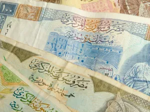 المصرف المركزي السوري يقر إجراءات لضبط السوق ومنع التلاعب بسعر الصرف