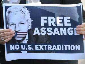 Placard calling for freedom for WikiLeaks founder Julian Assange (AFP)