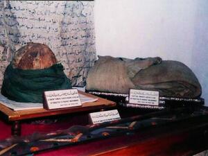 The turban and cloak of the Prophet Muhammad (Twitter)