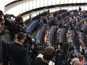 MEPs from Brexit party_uk turn their back as the EUropean anthem is played in the European Parliament (Twitter)