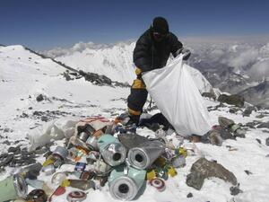 Trash on Mount Everest, left behind by 'nature loving' climbers (Twitter)
