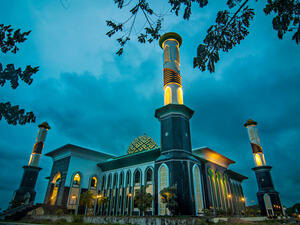 Al Munawar Mosque, great mosque in Ternate, North Mollucas, Indonesia (Shutterstock)	