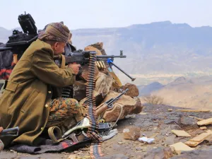 A soldier fighting in the ranks of the legitimacy against the Houthis (Shutterstock)