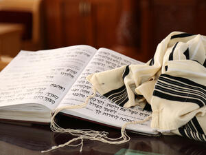 Tallit Jewish religious symbol and Jewish Prayer (Shutterstock)	